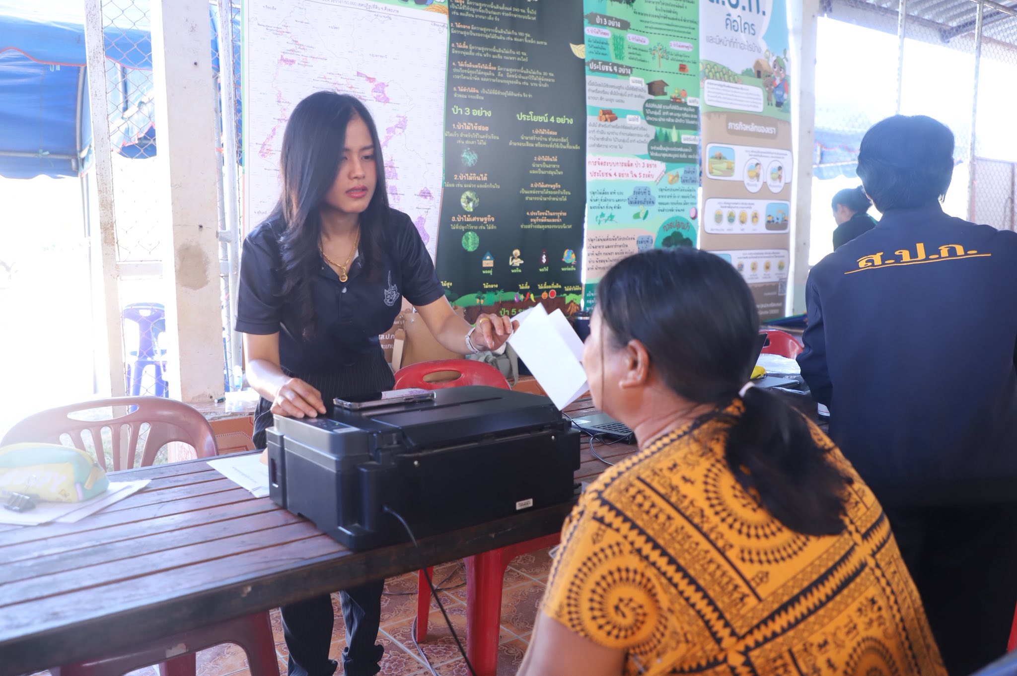 title - “ส.ป.ก. ไม่ทิ้งใครไว้ข้างหลัง” เลขาฯ สั่งลุย ศูนย์เคลื่อนที่ เร่งช่วยเกษตรกรในเขตปฏิรูปที่ดินในพื้นที่เสี่ยงภัย